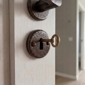 ZESTAW KLAMKA DO DRZWI DRZWIOWA SZYLK DOLNY KLUCZ ROZETA OKRĄGŁA MIEDŹ