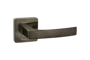 ARIA II KLAMKA DRZWIOWA KWADRATOWY SZYLD PATYNA