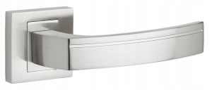 PARVA KLAMKA NA ROZECIE SZYLDZIE KWADRATOWY SATYNA