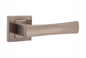 NERO KLAMKA NA ROZECIE SZYLDZIE KWADRATOWYM SATYNA