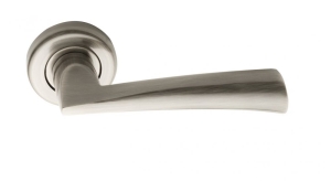 MARIO KLAMKA DO DRZWI NA SZYLDZIE OKRĄGŁYM SATYNA