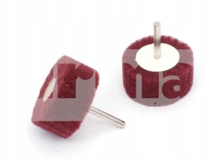 WŁÓKNINA ŚCIERNA NA TRZPIENIU 60X50X6MM FINE