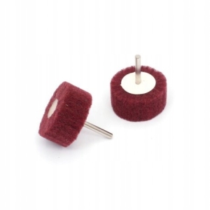 WŁÓKNINA ŚCIERNA NA TRZPIENIU 60X50X6MM MEDIUM